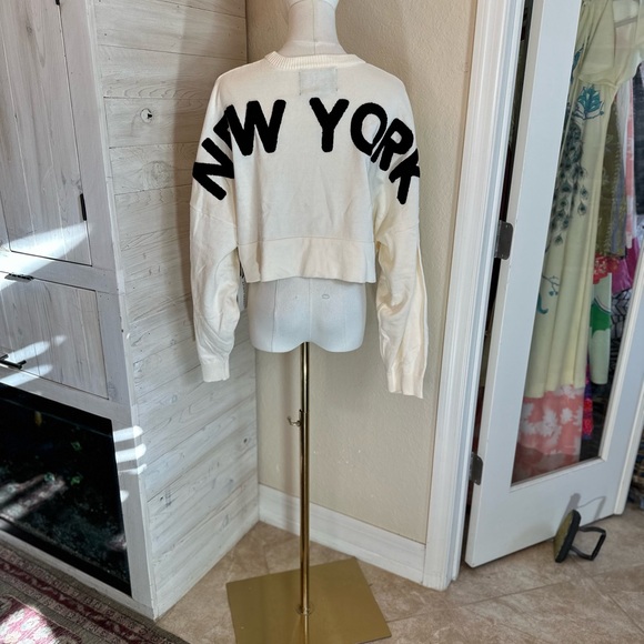 Spirit Jersey NWT size Large NEW YORK cream‎ cropped crewneck sweatshirt - Picture 8 of 16